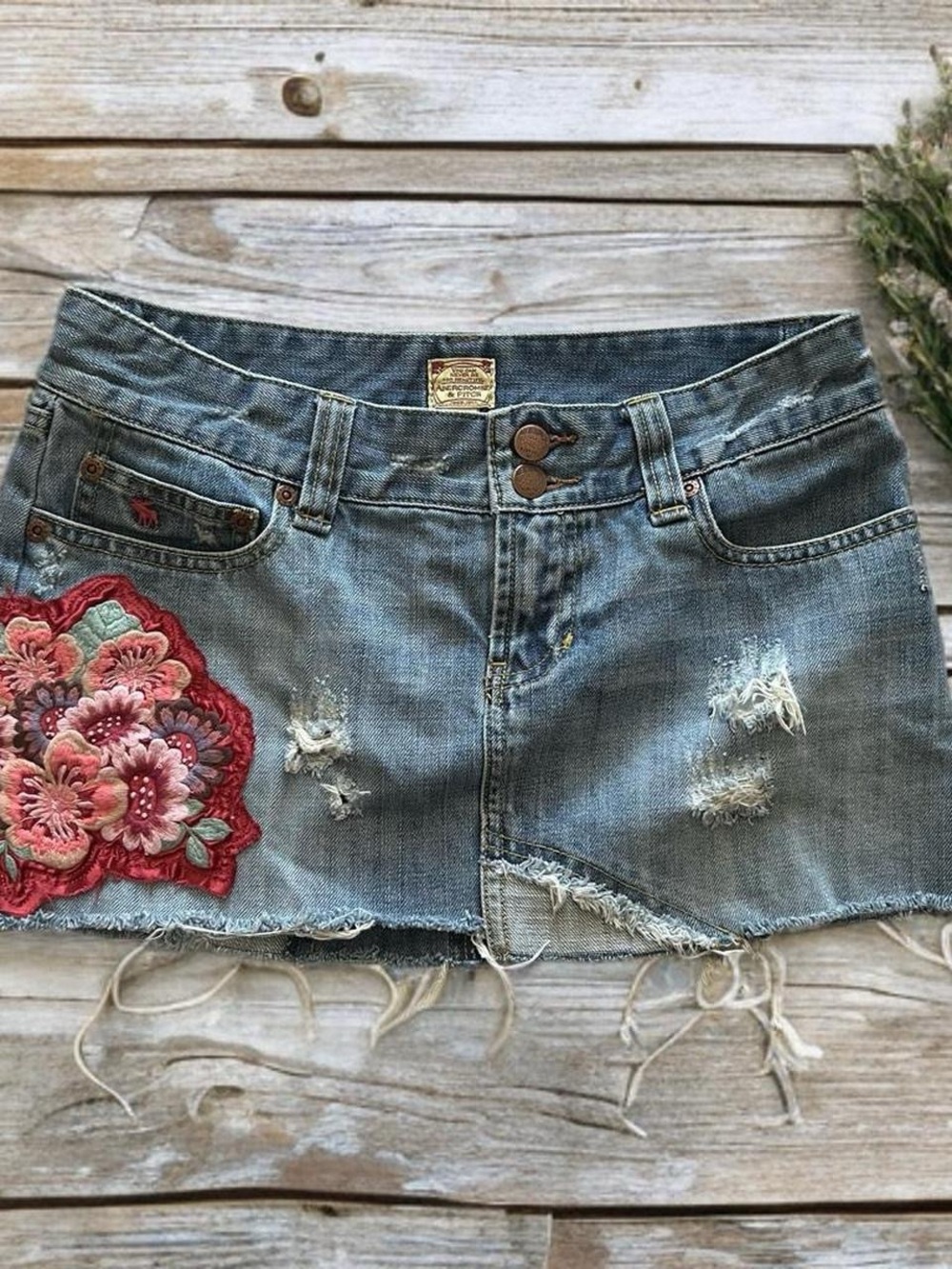 Rare VTG Abercrombie& Fitch Distressed Denim Mini Skirt w/Red Floral Appliqué